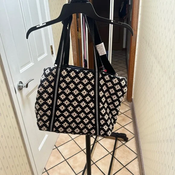 America and Beyond Embroidered And Beaded Tote/Crossbody Bag NWT - Picture 5 of 7